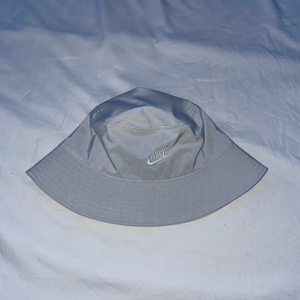 NIKE BUCKET HAT